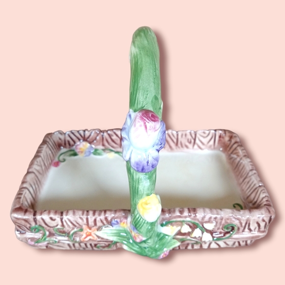 Vintage Tulip field bunny rabbit salt and pepper shakers with basket holder - Picture 5 of 9